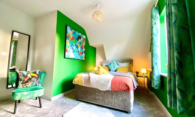 Westbourne Apartamento | Beautiful Stylish 2 Bedroom Apartment! - 5 Minute Walk to the Best Beach! - Great Location - Parking - Fast WiFi - Smart TV - Newly decorated - sleeps up to 6! Close to Bournemouth & Poole Town Centre & Sandbanks