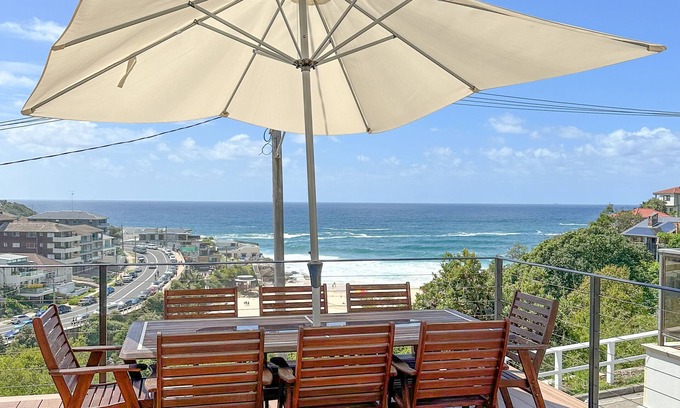 Bronte Casa | Beautiful & stylish Tamarama home with front row Surf views at your doorstep!