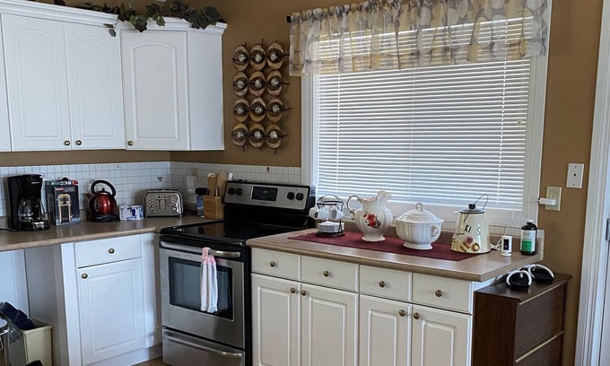 Blind Bay Casa | Beautiful suite right across the street from the lake ! beautiful sun sets