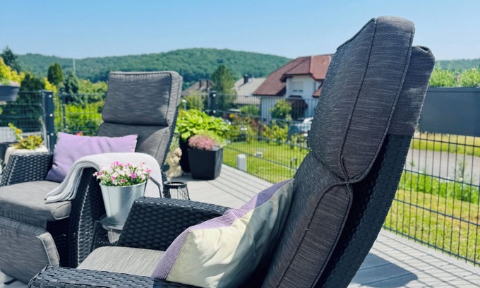 Biebertal Apartamento | Beautiful, sun-drenched vacation apartment on the Dünsberg - surrounded by greenery