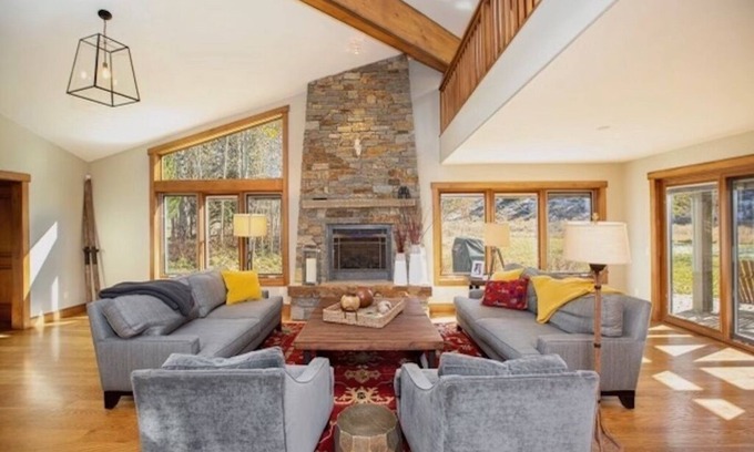 Sun Valley Casa | Beautiful Sun Valley home, 5 minutes to the everything-skiing, hiking, downtown!