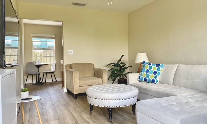 Lantana Apartamento | Beautiful Sunny Apartment Steps From Intracoastal and 5min To Beach