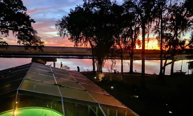 Brunswick Casa | Beautiful Sunsets, Private Dock, Near Beaches