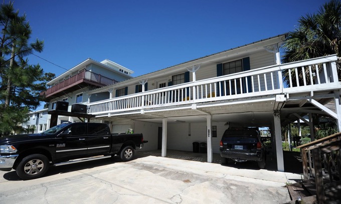 Suwannee Casa | Hermosa unidad de Sunsets-Upstairs. Disfrute de la belleza natural de la vieja Florida