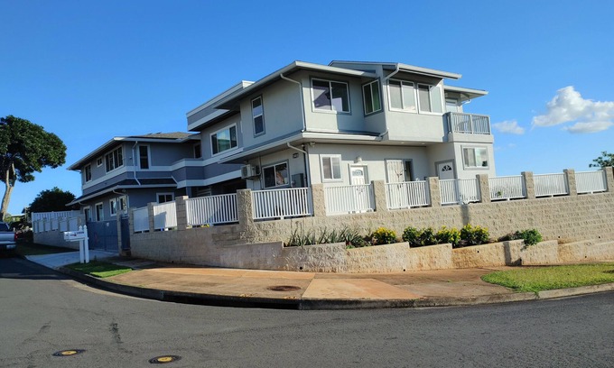 Pearl City Casa | Beautiful sunsets view Work and Vacation 30-day rental.