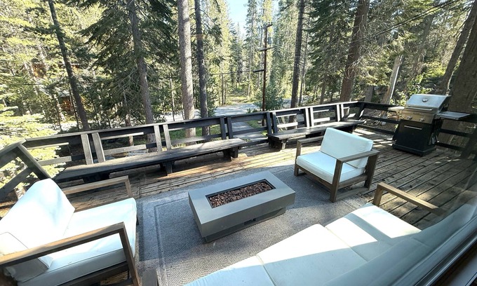 Pla-Vada Woodlands Cabina | Beautiful Tahoe Cabin: Lakes, Rivers & Trails