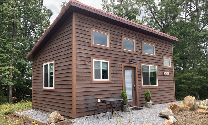Landrum Casa | Beautiful Tiny Home on Lovely Horse Farm!! Nature views and seasonal gardens!