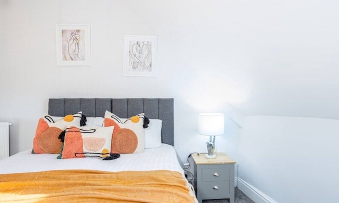 Llandudno Apartamento | Beautiful top floor Apartment close to the beach and outdoor pool!