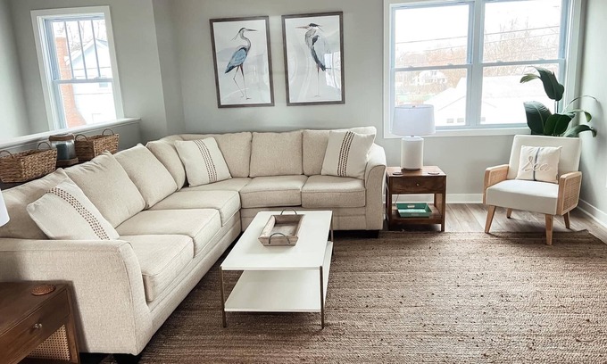 Issue Casa | Beautiful townhome in charming Colonial Beach