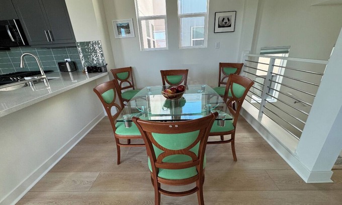 Ventura Casa | Beautiful Townhome a short walk to beach and downtown with stunning Island views