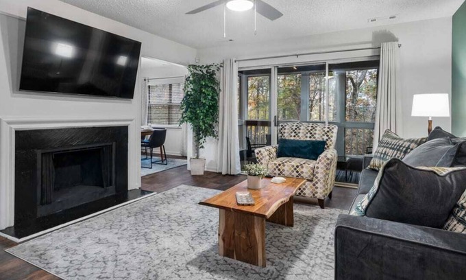 Meadowbrook Casa | Beautiful Townhome with Porch and near Golf|Shops