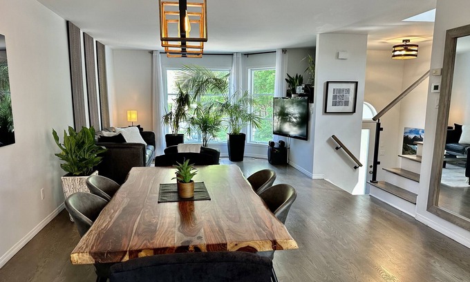 Brossard Casa | Beautiful Townhouse F1 GRAND PRIX WEEKEND ONLY in MONTREAL