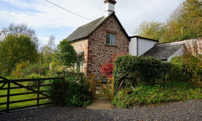 Holmrook Cabaña | Beautiful, traditional sandstone cottage; 20 mins - Scafell Pike; 5 mins - beach