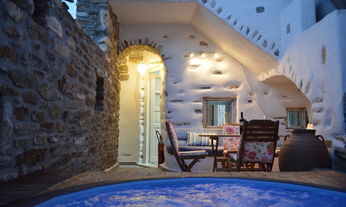 Lefkes Villa | Hermosa casa tradicional con terrazas privadas y jacuzzi.