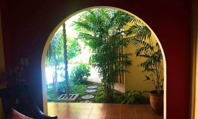 Granada Casa | Beautiful Tropical Paradise Near City Center