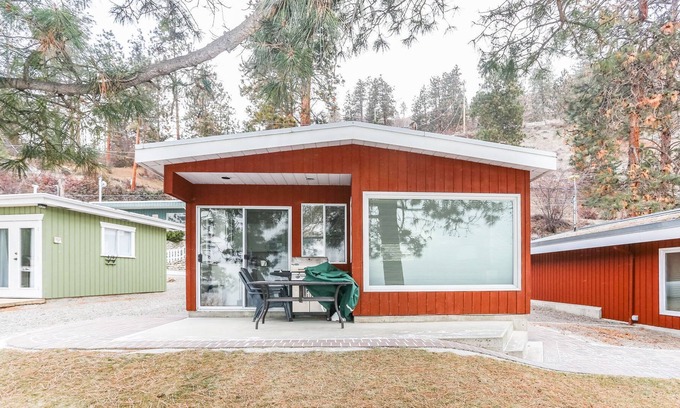 Central Okanagan Cabina | Beautiful Two Bedroom Lakefront Cabin - Seclusion Bay (Cabin #6)