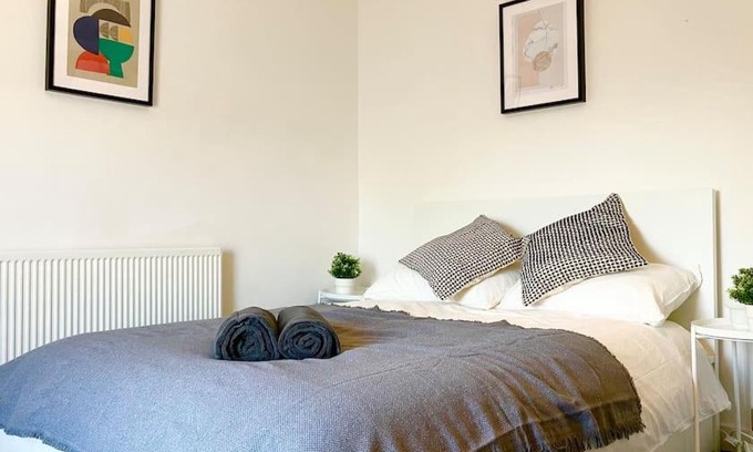 Margam Casa | Beautiful Two Bedroom Cottage