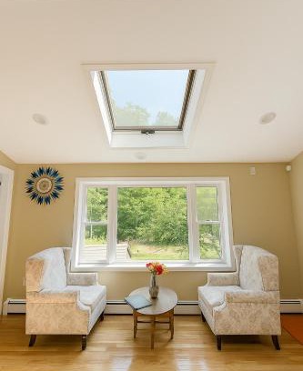 Sharon Apartamento | Beautiful two-bedroom residence nestled in the lovely town near Boston