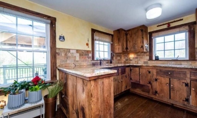 Colchester Casa | Beautiful Two Bedroom Home with Fireplace