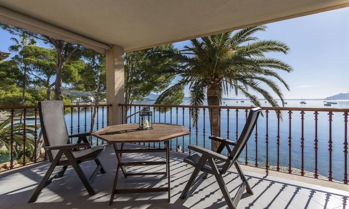 Puerto de Pollensa Apartamento | Precioso apartamento de dos dormitorios en primera línea del mar