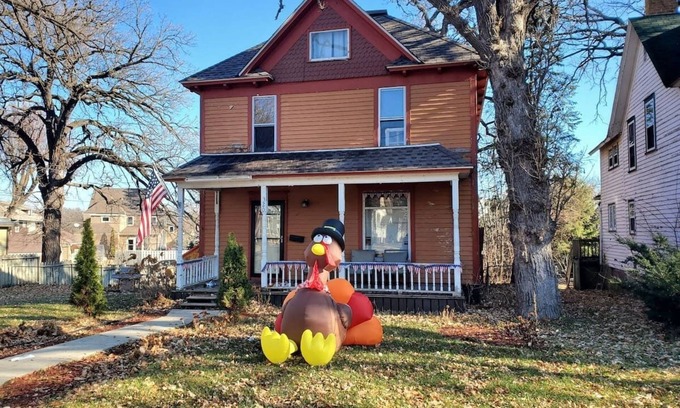 Albert Lea Casa | Beautiful Two Story Home by Fountain Lake and Mayo Clinic