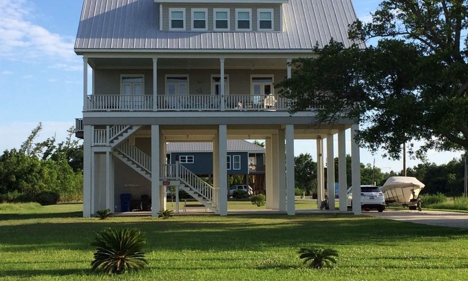 Bay St Louis Casa | Hermosa casa de dos pisos en el agua con 150 'muelle privado!