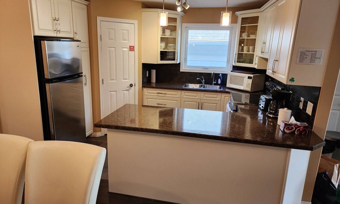 Regina Casa | Beautiful updated home centrally located, close to General Hospital