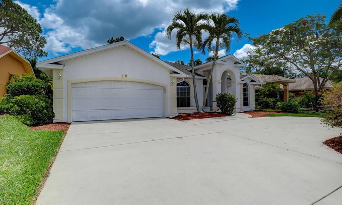 Naples Casa | Beautiful Updated Home, Private Pool, Minutes from Downtown 5th Ave & Beaches!!!