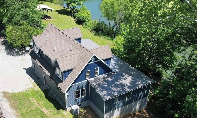 Tallmansville Casa | Río Buckhannon casa donde su familia puede hacer que los recuerdos que duran para siempre.