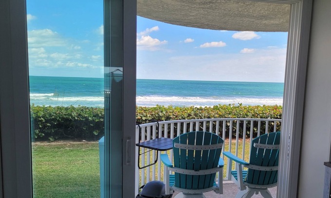 Tropic Condominio | Beautiful ocean view and on the beach.
