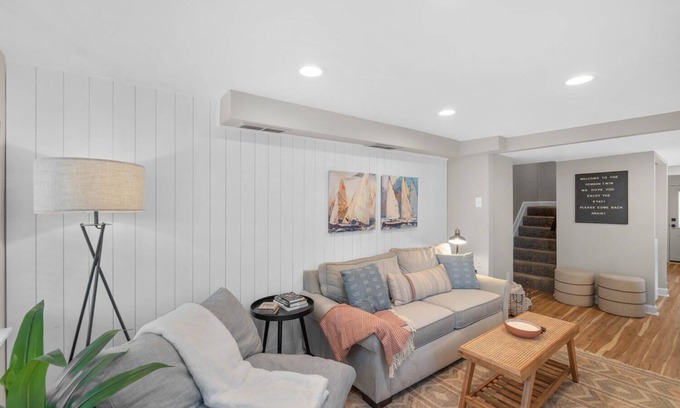 Lutherville Timonium Casa | * Beautiful Oasis w/ No Detail Spared *