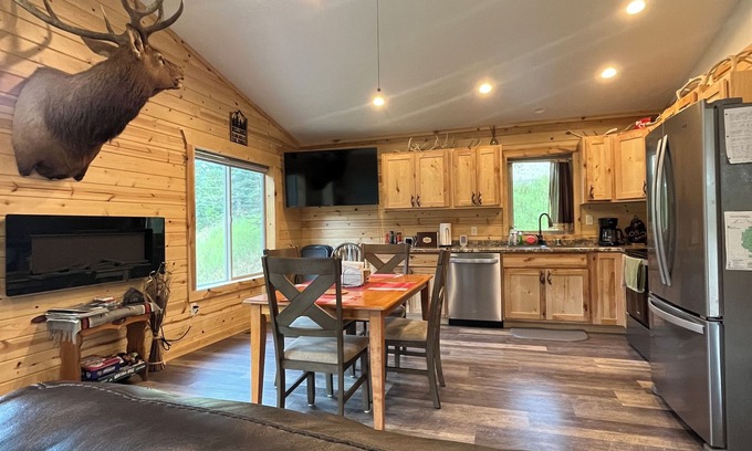 White Sulphur Springs Cabina | Beautiful Cabin located in the Little Belt Mountains