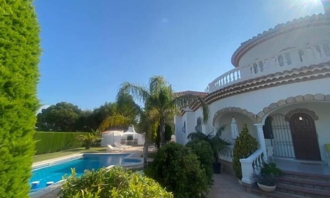 Miami Platja Villa | Hermosa villa con piscina privada en Miami platja !