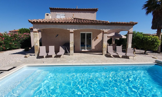 Laroque-des-Alberes Casa | Hermosa villa con piscina, cerca de las tiendas de Laroque des Albères!