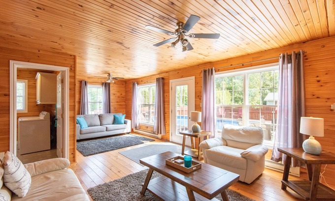 Grand Tracadie Casa | Hermosa casa de vacaciones cerca de Brackley Beach con 37 pies de piscina.