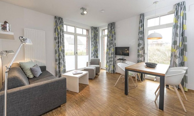 Horum Apartamento | Beautiful vacation apartment with sunny south-facing terrace - only 100 m to the North Sea beach!