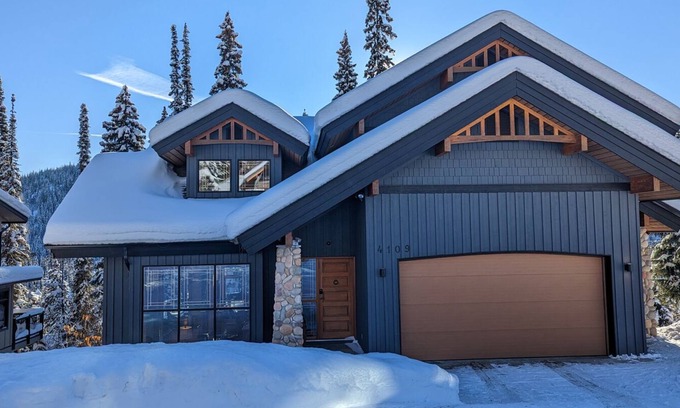 Sunburst Estates Casa | Beautiful Vacation Home | Ski-in/Ski-Out | Private Hot Tub | Fireplace