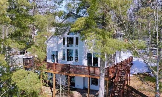 Kalkaska Casa | Beautiful Vacation Home on Crystal Clear Bear Lake