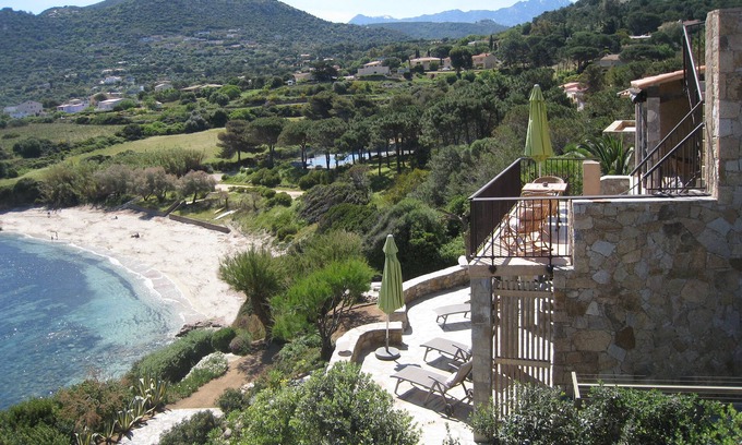 Marine de Davia Casa | Hermosa casa de vacaciones junto al mar con acceso a la playa de arena, wifi gratis