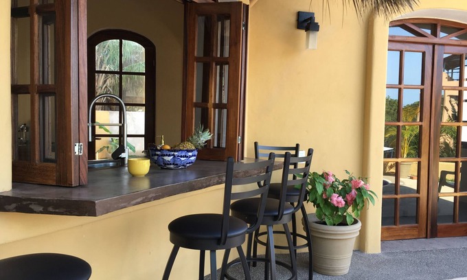 Chacala Casa | Hermosa casa de vacaciones con vista al mar enclavada en la jungla con piscina
