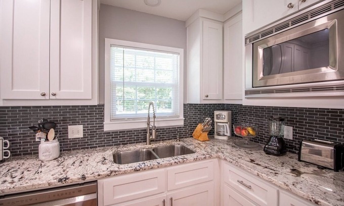 Canton Casa | Beautiful Vacation/Retreat Home in the Heart of Historical Downtown Canton