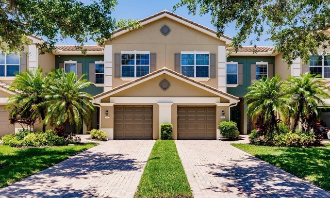 Fort Myers Casa | Beautiful Verandah Fort Meyers Florida We cannot accommodate short term notice.
