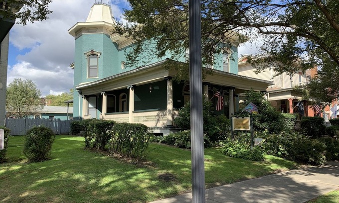 Steubenville Casa | Beautiful Victorian Home