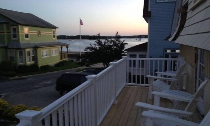Buzzards Bay Apartamento | ESPECIAL DE MEDIA SEMANA !! Hermosa casa de transporte victoriana con playa privada- $ 1200