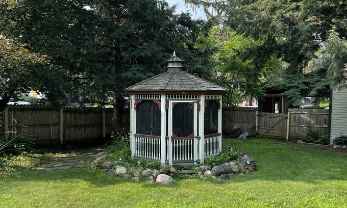 Glens Falls Apartamento | Beautiful,Victorian Apt ,very close to downtown for travel nurses and temps