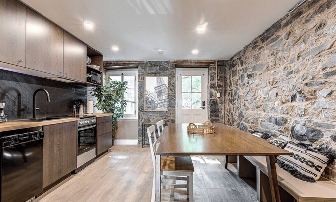 Vieux-Quebec-Cap-Blanc-colline Parlementaire Apartamento | Beautiful Vieux Quebec 2 Bed Apt