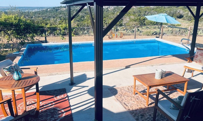Kerrville Casa | Piscina, bañera de hidromasaje, vista ESPECIAL, alquiler por 1 precio completo en la habitación y obtenga el segundo dormitorio por $ 50. 00!