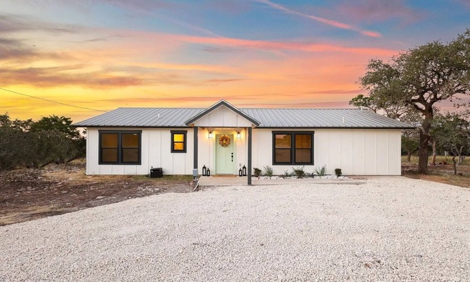 Kerrville Casa | Beautiful views, 3 bedrooms, AC, pet friendly with fully fenced yard.