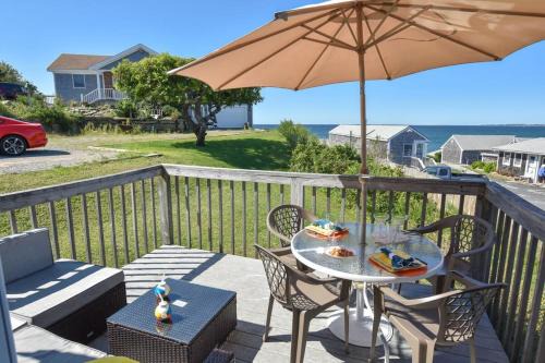 North Truro Casa | Beautiful Views of Cape Cod Bay