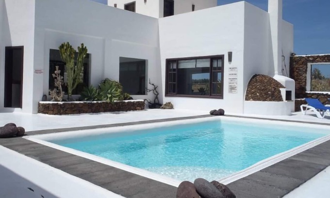 Costa Teguise Casa | Magnifica villa 250m2 con piscina 7 personas